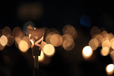 binlerce insan tiananmen Meydanı 25th anniversary mum ışığında gece nöbeti victoria Park hong Kong katılmak