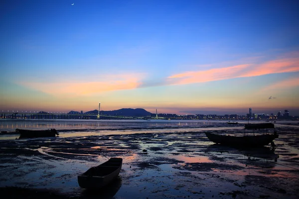 Sun set of tidal wave in Ha Pak Nai wetland and shenzhen bay bridge , oyster field scenes in hong kong — Stock Photo, Image