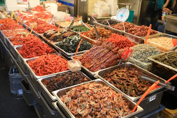 Kore 'deki Asya pazarında çeşitli yiyecekler, Seul' deki Gwangjang Pazarı 'nda Seul.