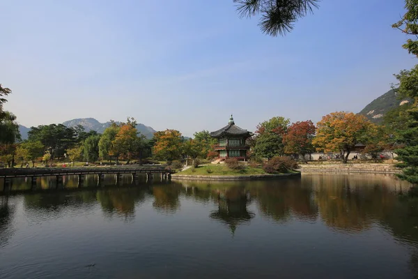 Hyangwon Jeong Antigo Pavilhão Construído Uma Ilha Uma Lagoa Lótus — Fotografia de Stock