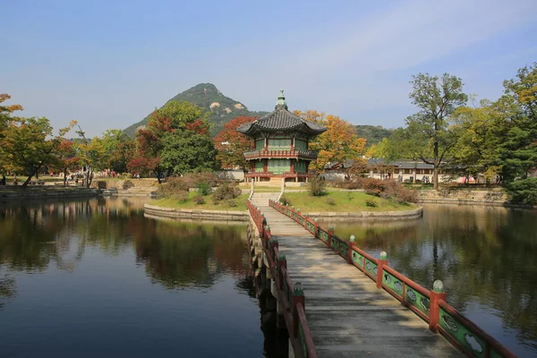 Hyangwon Jeong Bir Lotus Gölet Gyeongbokgung Gyeongbok Sarayı Bir Adada — Stok fotoğraf