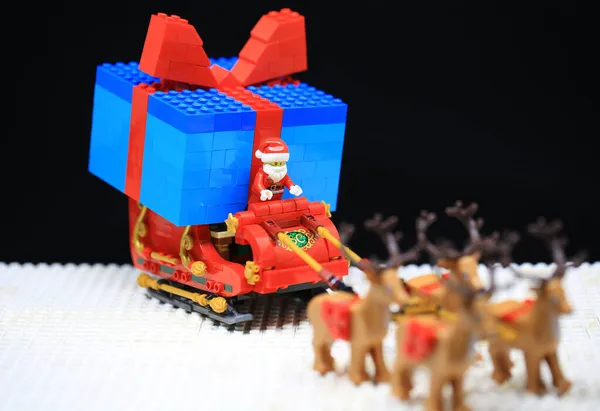 Hongkong November 2021 Weihnachtsmann Mit Hirschwagen Bringt Das Große Geschenk — Stockfoto
