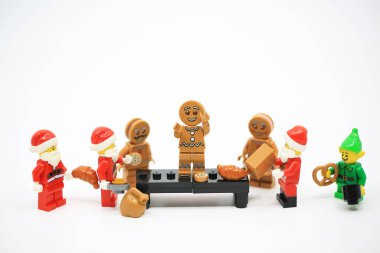 Hong Kong - 15 Kasım 2021: Zencefilli kurabiye takımı Noel için hazır