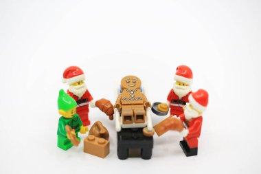 Hong Kong - 15 Kasım 2021: Zencefilli kurabiye takımı Noel için hazır