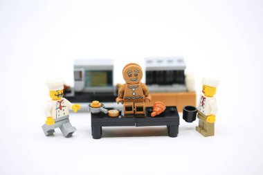 Hong Kong - 16 Kasım 2021: Zencefilli kurabiye takımı Noel için hazır