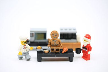 Hong Kong - 16 Kasım 2021: Zencefilli kurabiye takımı Noel için hazır