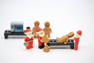 Hong Kong - 16 Kasım 2021: Zencefilli kurabiye takımı Noel için hazır