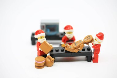 Hong Kong - 16 Kasım 2021: Zencefilli kurabiye takımı Noel için hazır