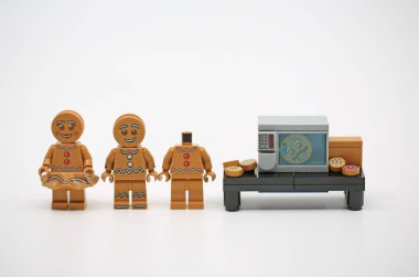 Hong Kong - 16 Kasım 2021: Zencefilli kurabiye takımı Noel için hazır