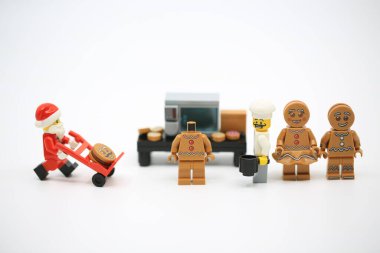 Hong Kong - 16 Kasım 2021: Zencefilli kurabiye takımı Noel için hazır