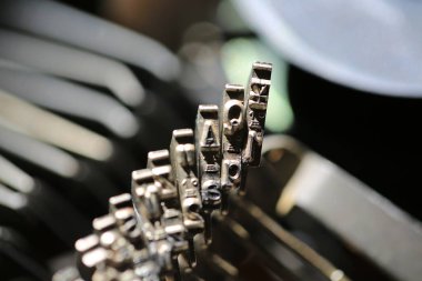 typerwriter type A and other buttom