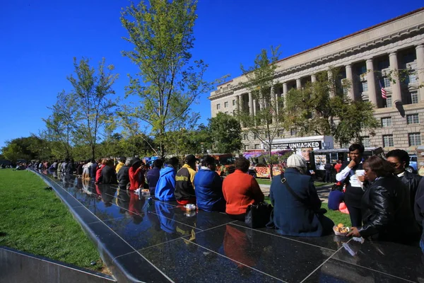 Вашингтон Сша Окт Люди Ждут Национального Музея Афроамериканской Истории Культуры — стоковое фото