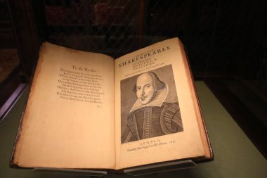 New York - 2 Mayıs 2019: Bay William Shakespeare komedi, tarih ve trajediler. New York 'taki Morgan kütüphanesi ve müzesi