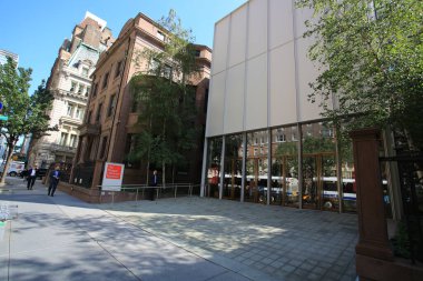 NEW YORK OCT 17: 17 Ekim 2016 'da New York' taki Morgan kütüphanesinin ve müzesinin görünümü. 1906 yılında J. P. Morgan 'ın özel kütüphanesini barındırmak için kurulmuştur.