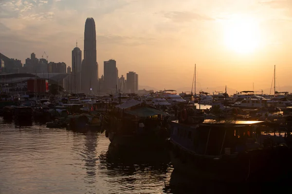 Barche Spazzatura Con Retroilluminazione Dei Grattacieli Nell Isola Hong Kong — Foto Stock