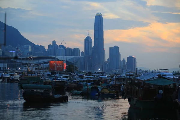Bateaux Poubelles Avec Rétroéclairage Des Gratte Ciel Île Hong Kong — Photo