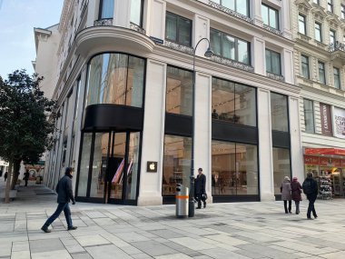 Viyana, Avusturya - 2 Ocak 2019: Viyana 'daki elma mağazası amiral gemisi. Dünyanın en büyük bilgisayar sağlayıcılarından biri.