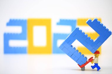 Hong Kong - 16 Kasım 2021: İşçiler yeni yıl 2023 'ü kurdular