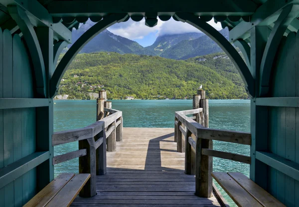 Landing on the shores of Lake Annecy — Stock Photo, Image