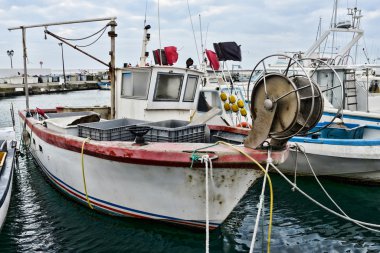 Küçük balıkçı teknesi