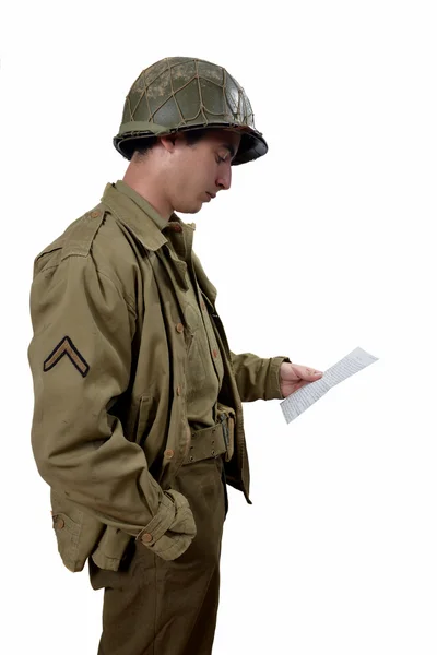 American soldier read a letter — Stock Photo, Image