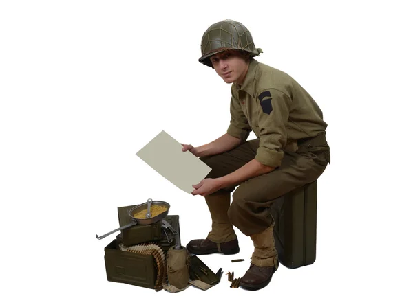 Young American soldier shows a letter — Stock Photo, Image