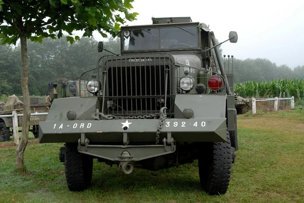 Wereldoorlog twee militaire vrachtwagen — Stockfoto