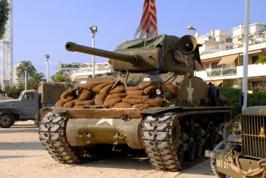 Dünya Savaşı'ndan iki sherman tankları