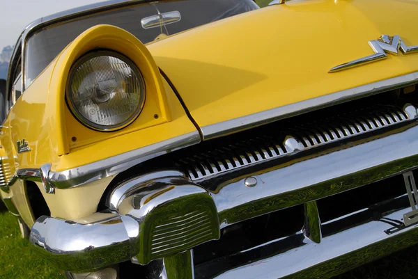 Mobil kuning antik — Stok Foto