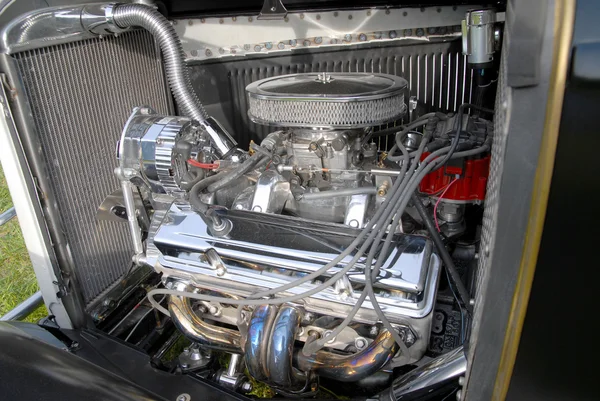 Двигатель тюнингового автомобиля — стоковое фото