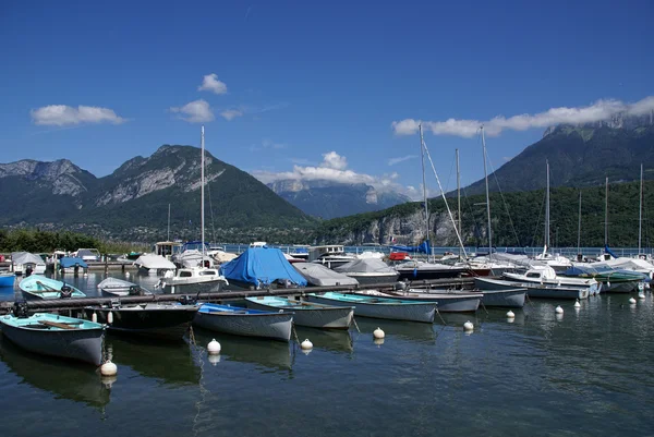 Boote auf dem See — Stockfoto