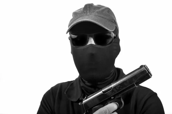 Zakapturzony mężczyzna z pistoletu — Zdjęcie stockowe