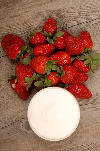 新鲜奶油草莓 — 图库照片