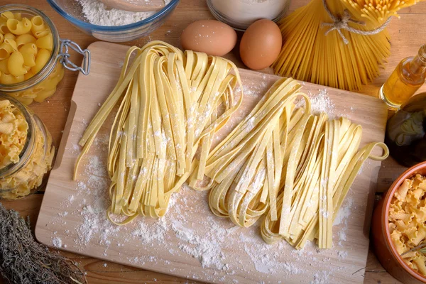 Kotitekoinen pasta — kuvapankkivalokuva