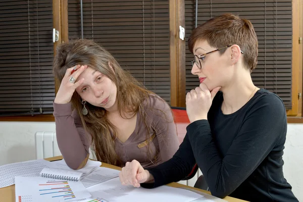 Two young women in the office — Stock Photo, Image