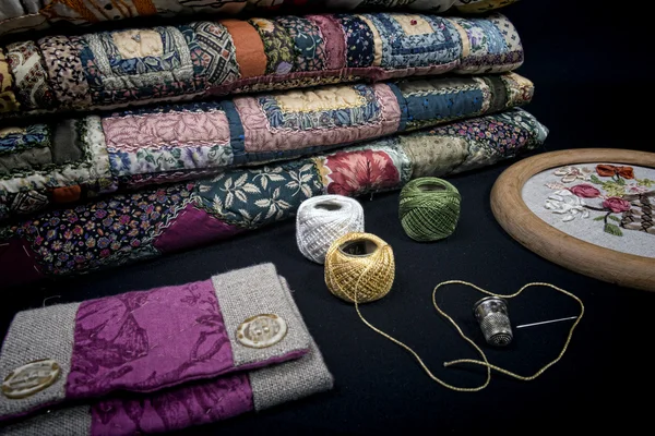 kapitone ekipman ve kumaşlar.