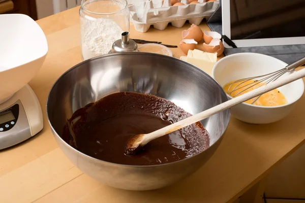 Woman hands mixing melted chocolate — Stock Photo, Image