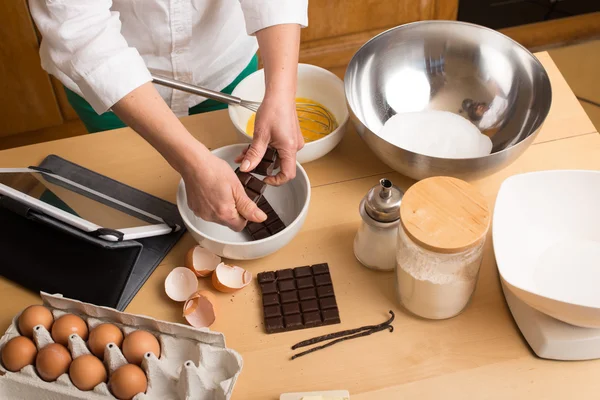 Woman hands  make a chocolate cake — Stock Photo, Image