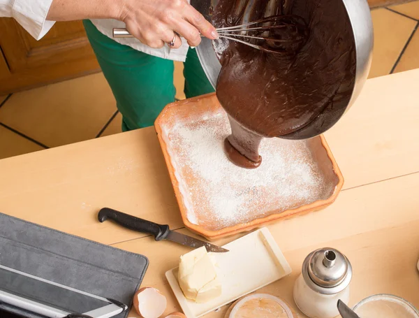 Woman hands mixing melted chocolate — Stock Photo, Image