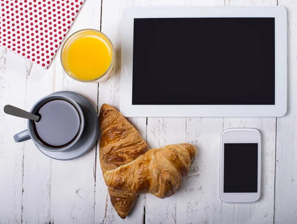 아침 식사 및 컴퓨터 — 스톡 사진