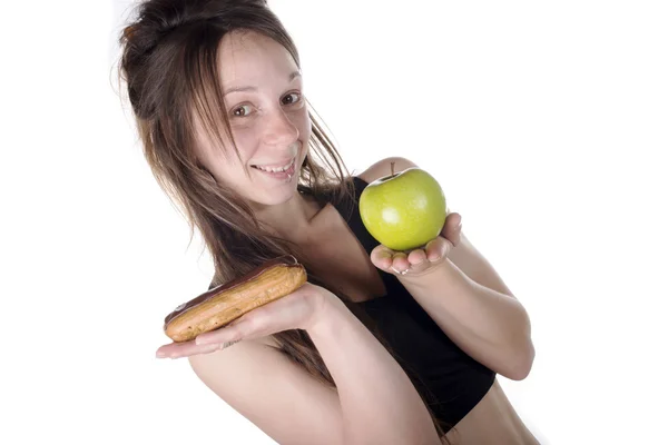 Schwierige Entscheidung zwischen Kuchen und Apfel — Stockfoto