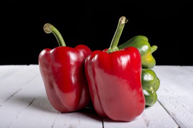 kırmızı ve yeşil dolma biber 