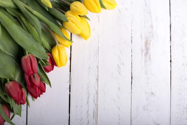 Tulips on white wooden planks eves — Stock Photo, Image