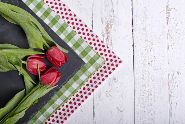 Servietten mit Tulpen — Stockfoto