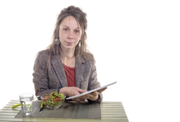 Portret kobiety biznes jedzenie warzywo sałatka. — Zdjęcie stockowe