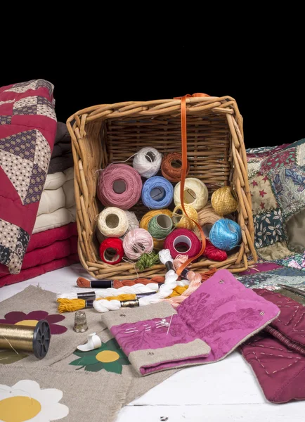 Quiltning utrustning och tyger. — Stockfoto