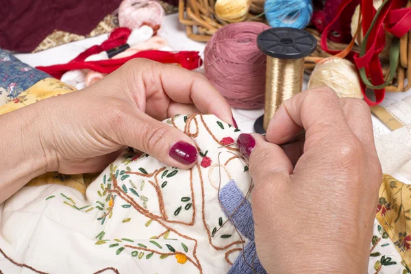 kapitone ekipman ve kumaşlar.