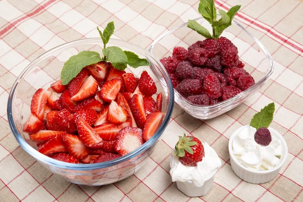 Frambuesas y Fresas —  Fotos de Stock