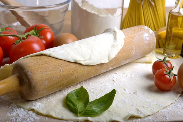 Pizza dough and ingredients — Stock Photo, Image