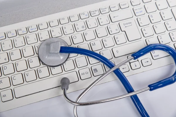 Stethoscope and computer — Stock Photo, Image